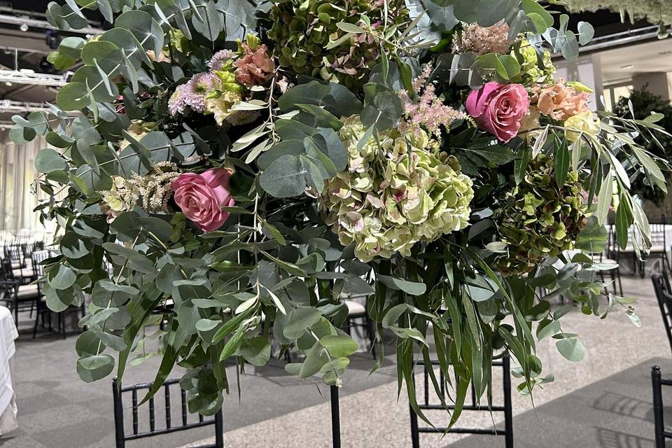 Centro alto con hortensias