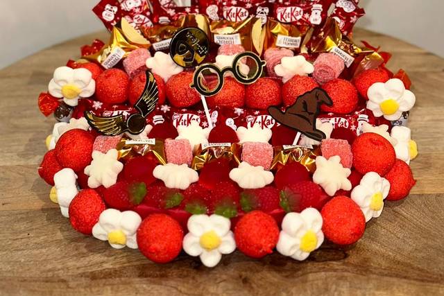 Tarta de chuches y cake topper