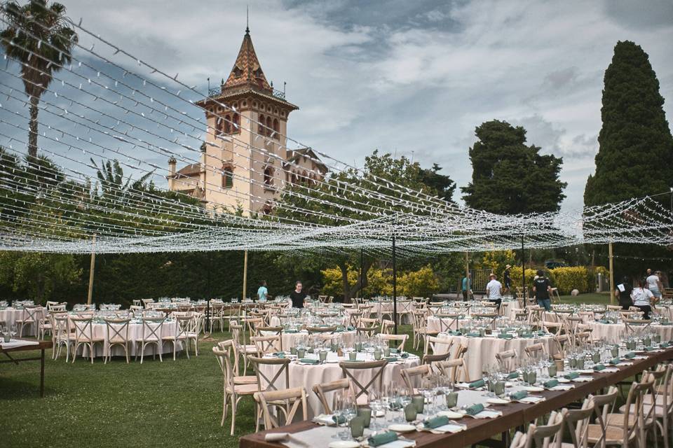 Cena en el jardín vistas torre