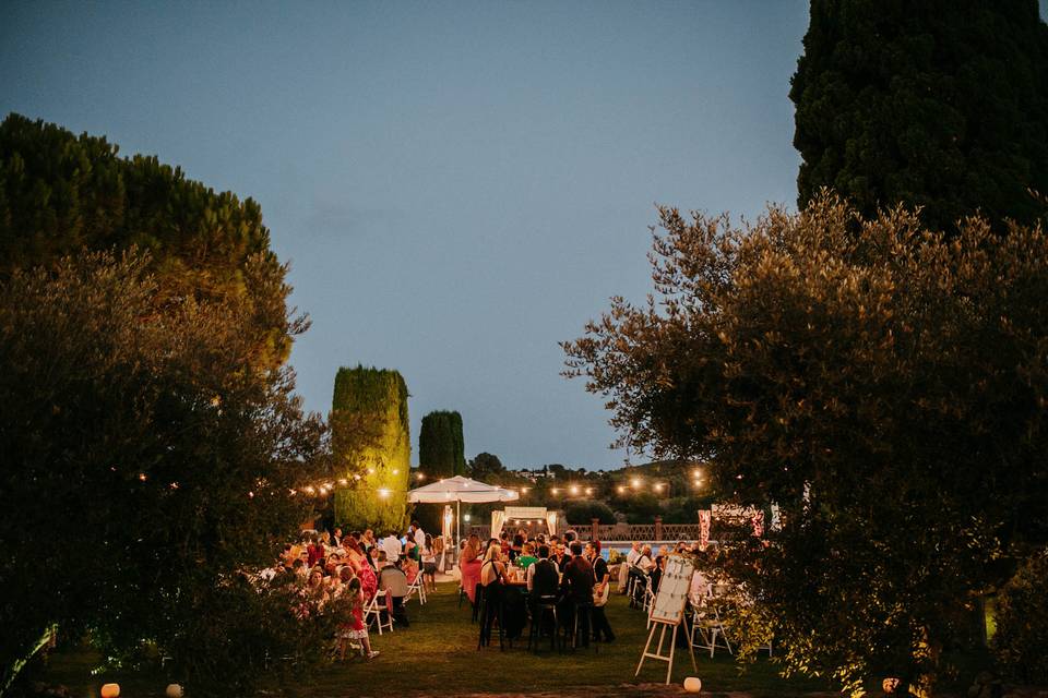 Cena en el jardín