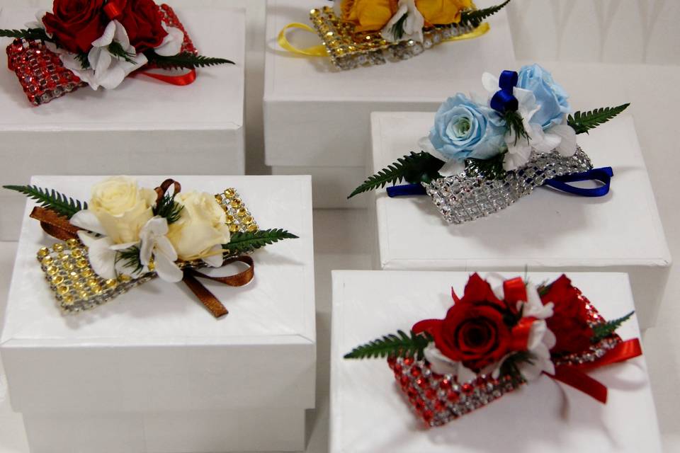 Pulseras con rosas preservadas