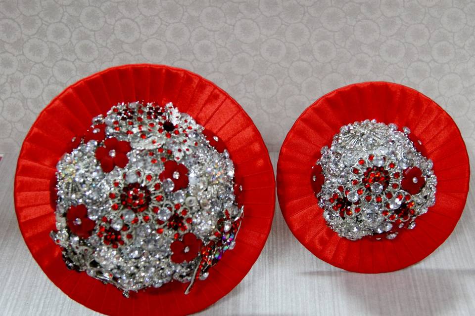 Ramo novia broches rojos