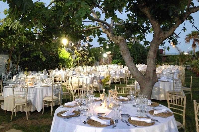 Banquete en jardín