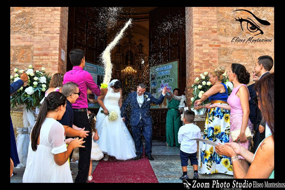 Saliendo de la iglesia