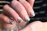 Manicura con decoración 2023