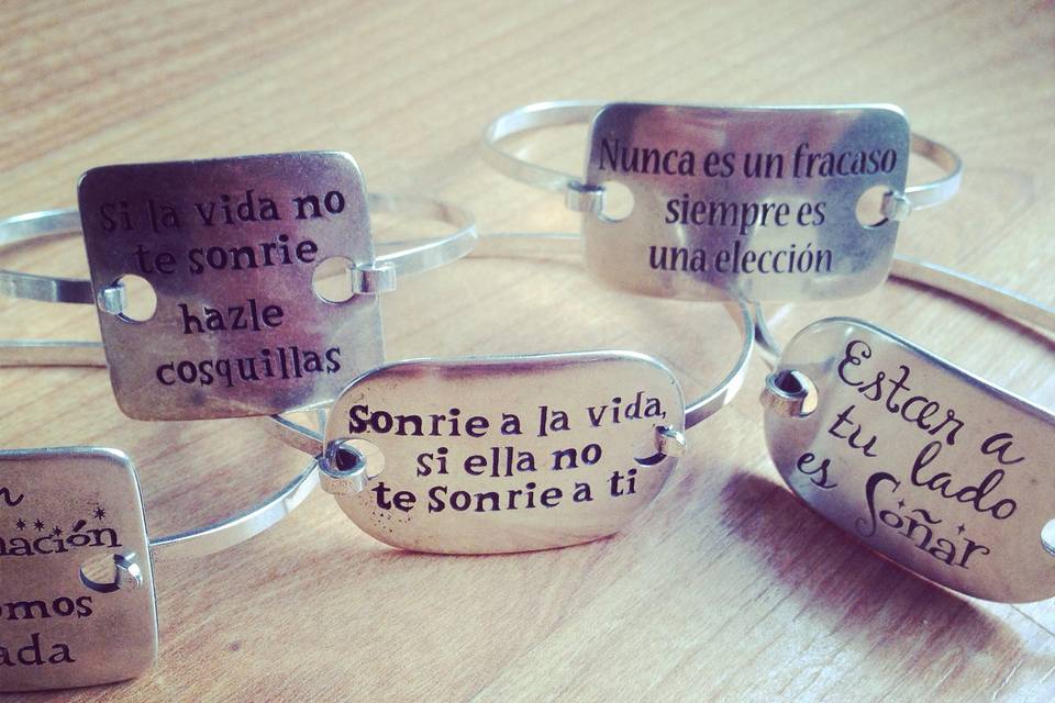 Pulseras con frase grandes