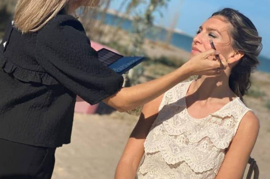 Maquillando a la novia