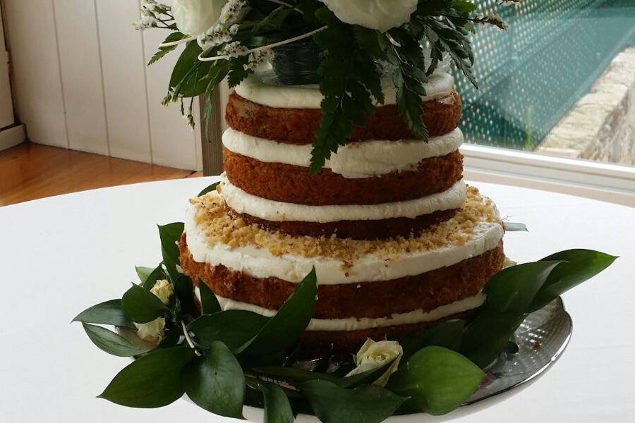 Naked cake con flores naturales