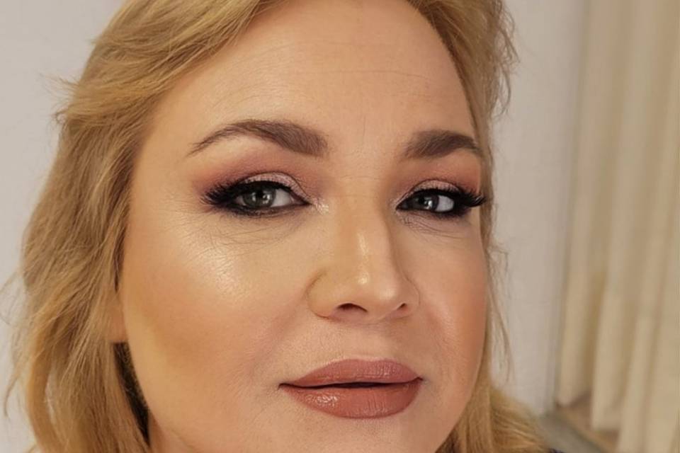 Kayra Makeup International