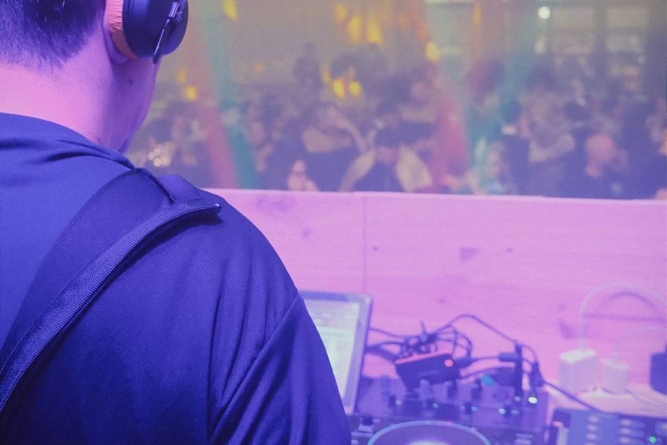 Víctor Pi DJ by Luminasound