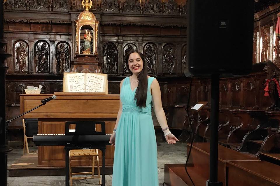 Cantando y tocando en una boda