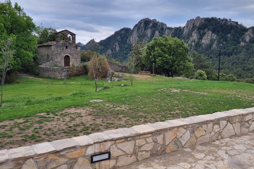 Ermita de Sant Serni (a 100m.)