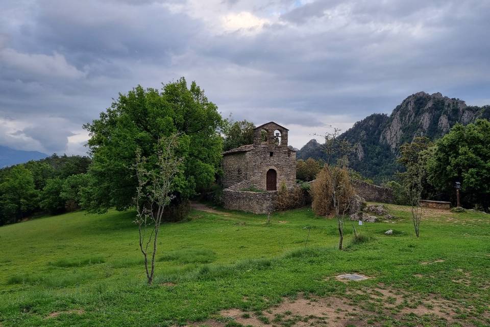 Ermita de Sant Serni (a 100m.)