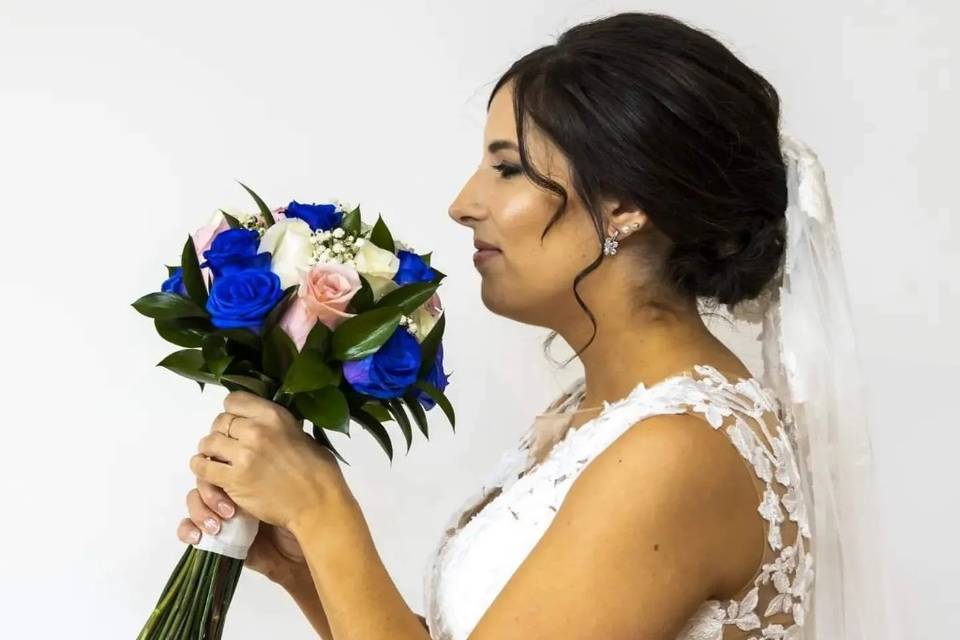 Ramo de novia con rosas azules