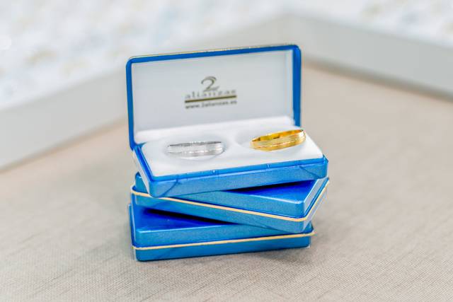 Estuche de alianzas