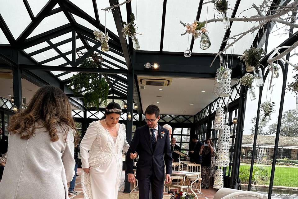 Colocando capa a novia