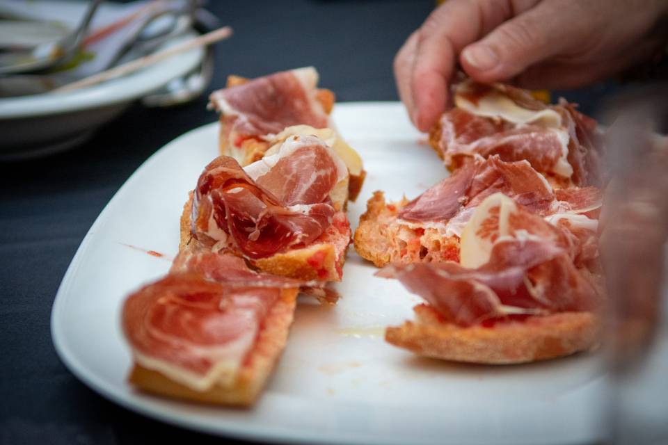 Coca con jamón de jabugo