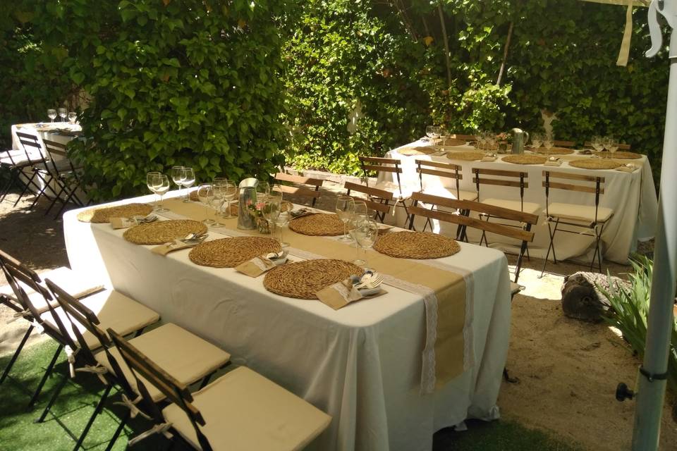 Banquete en jardín