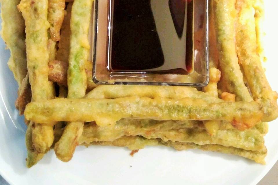 Espárragos en tempura y soja