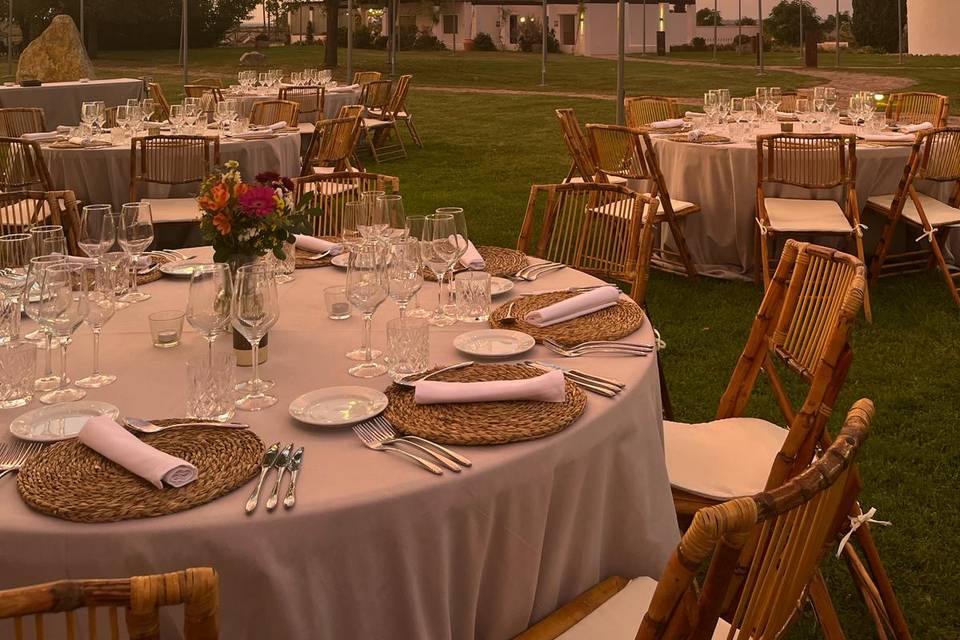 Banquete en jardín