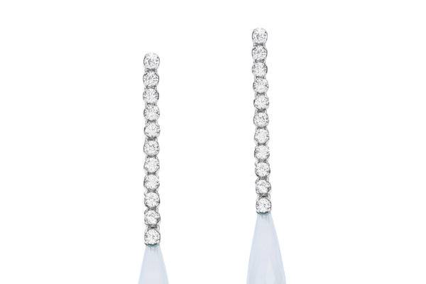 Pendientes de oro blanco y calcedonia