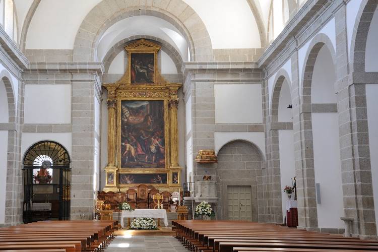 Interior iglesia San Bernabé