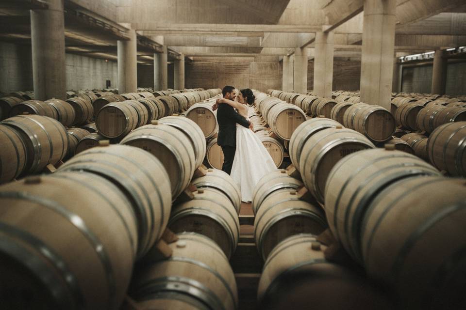 Novios en la bodega