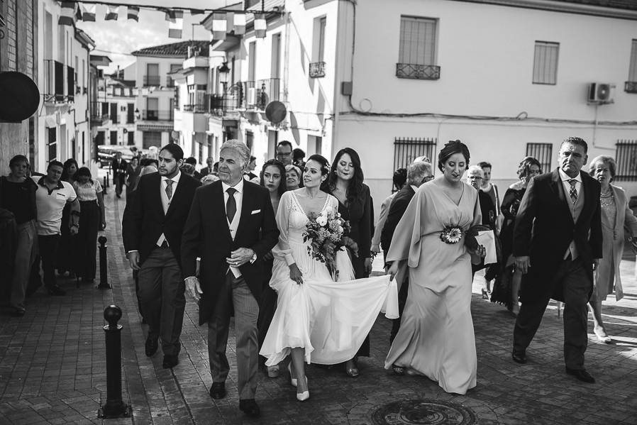 Novia llegando a la iglesia