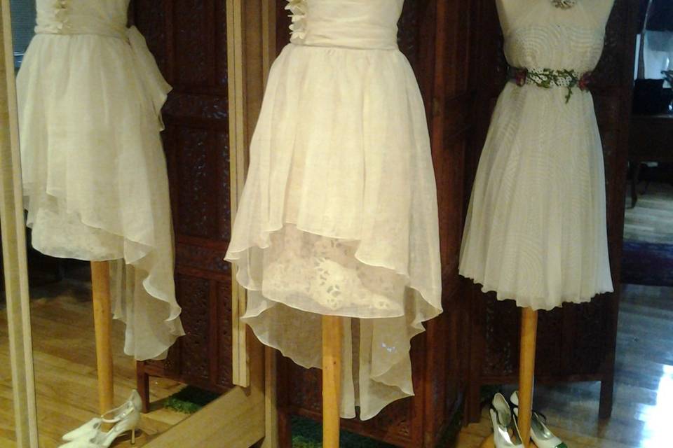 Vestido corto de novia en hilo