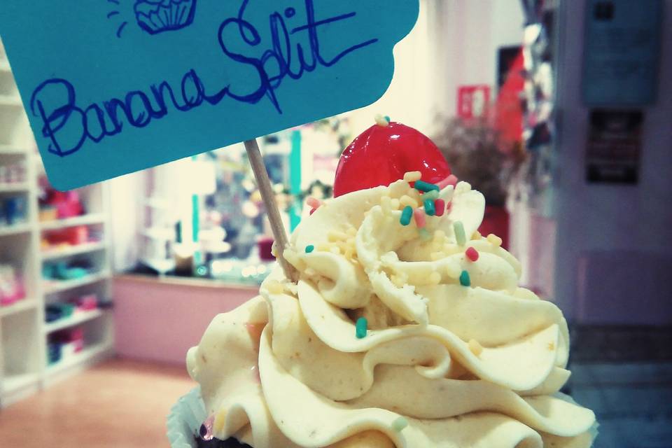 Cupcake banana split