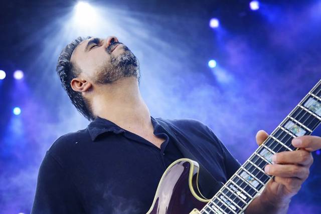 Raul molera electric guitar