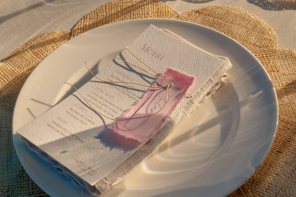 Minuta y marcasitio rosa