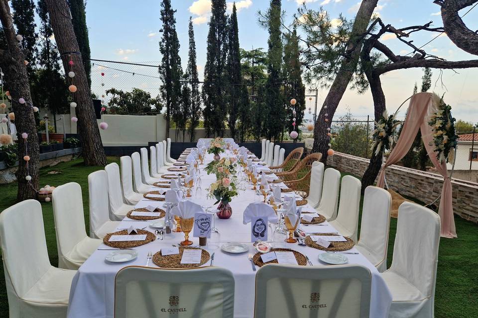 Aperitivo boda jardín palmeras