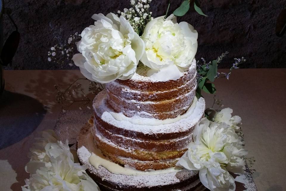 Naked Cake con flores naturale