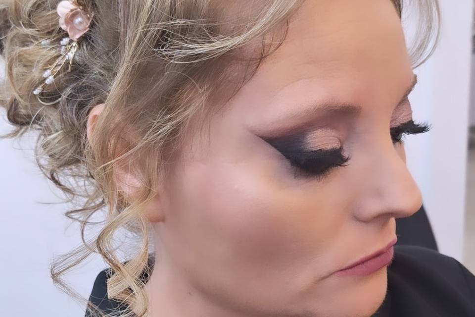 Maquillaje y peinado para even