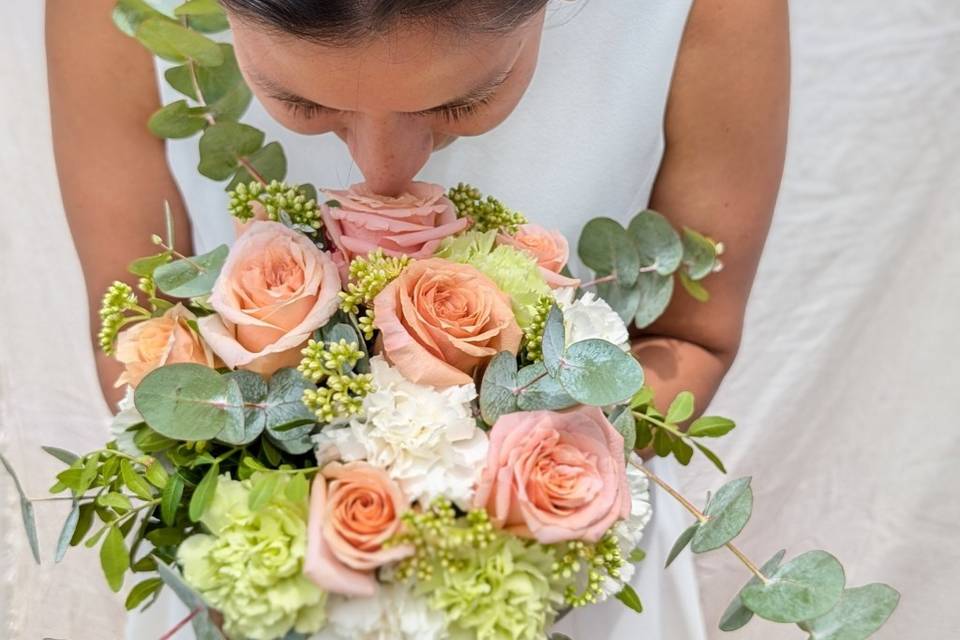 Buquet de rosas y claveles