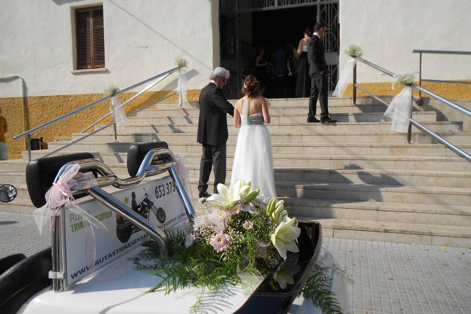 Entrando en la iglesia