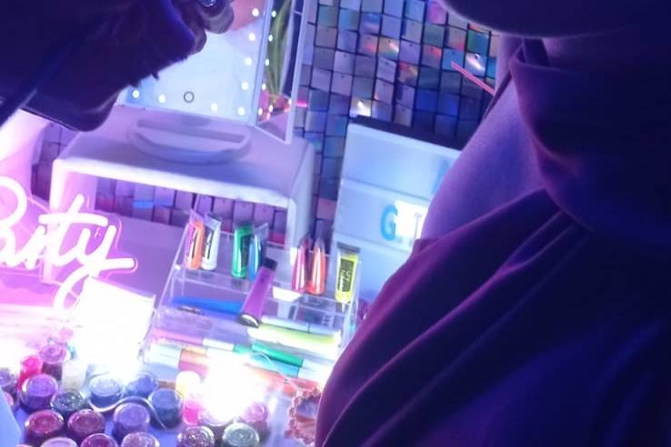 Glitter bar