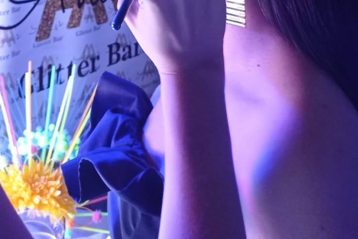 Maquillaje neón