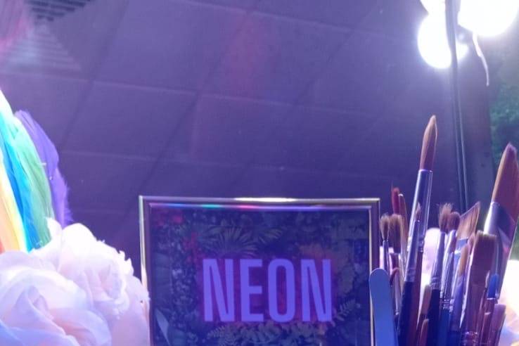 Neón