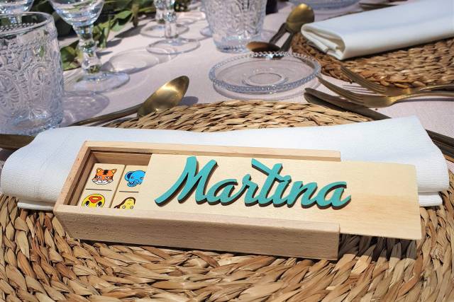 Nombres marca sitios de madera para bodas - Menudas Letras %