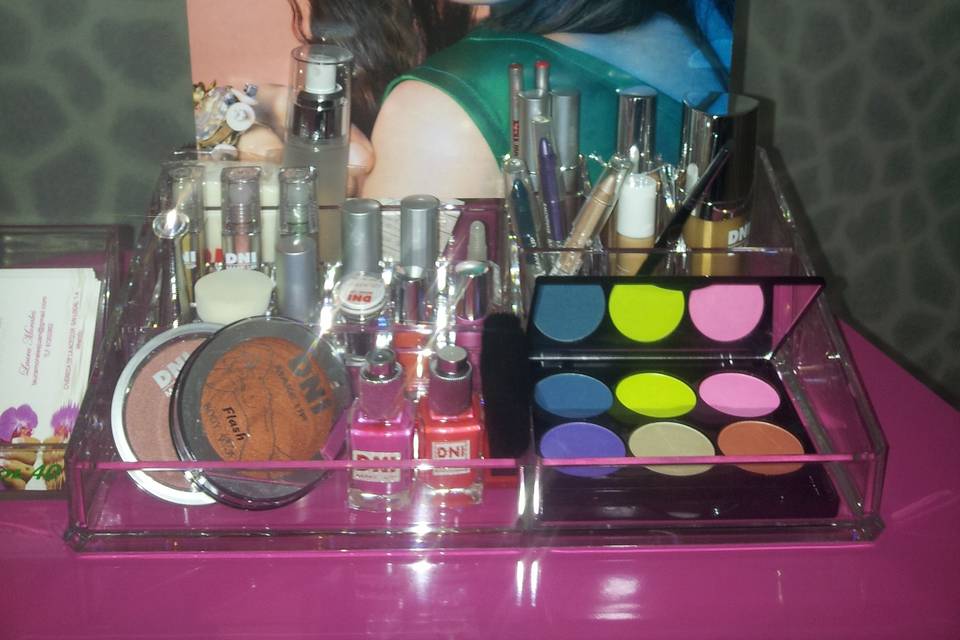 Expositor de maquillaje