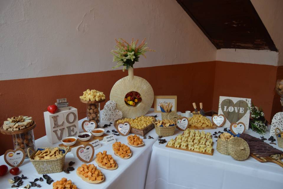 Buffet de boda con 12 quesos