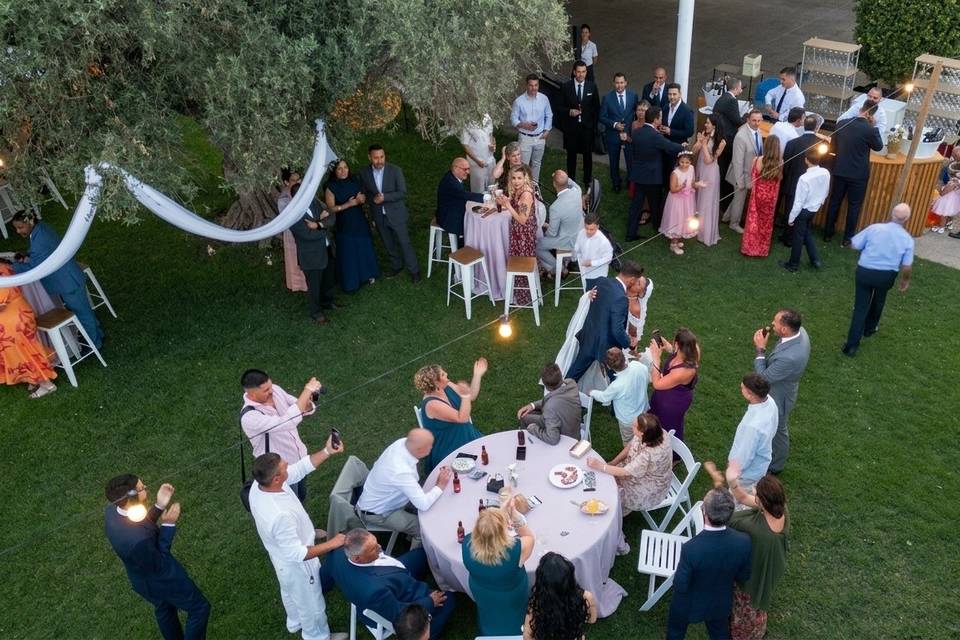 Novios e invitados