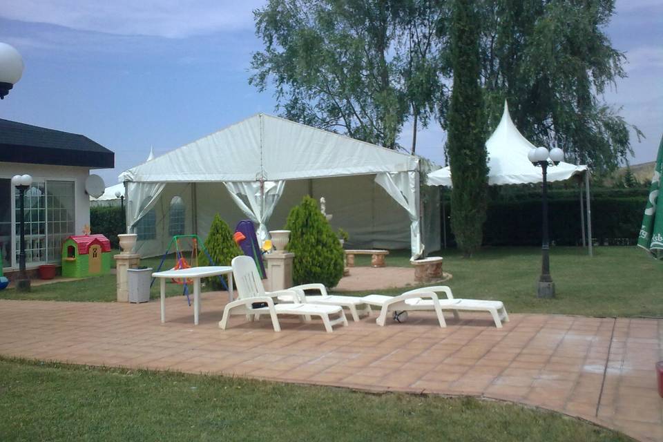 Carpa instalada en chalet