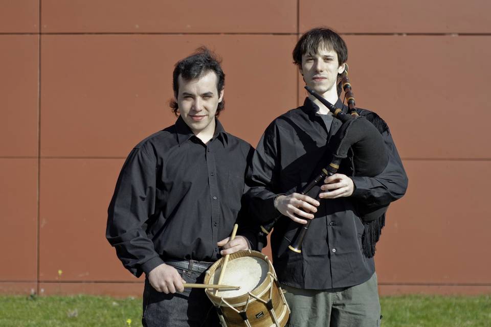 Dúo de gaita y percusión