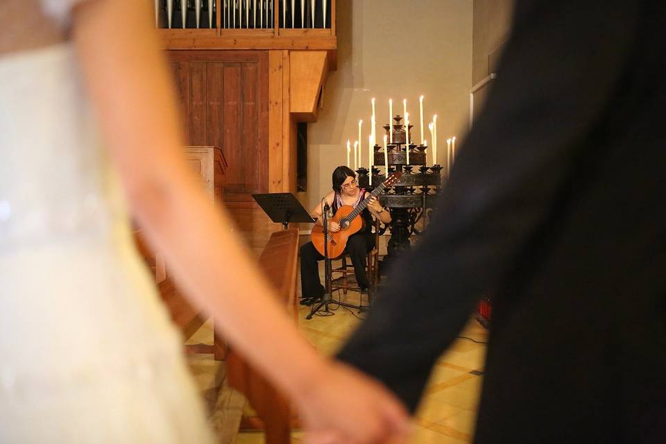 Boda, también con guitarra