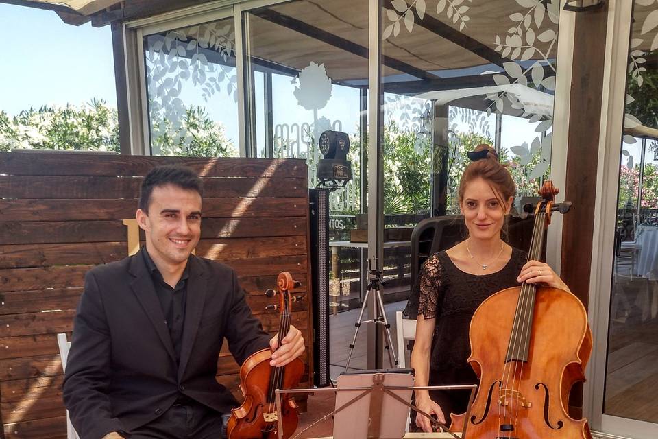 Formación: Dúo violín y cello