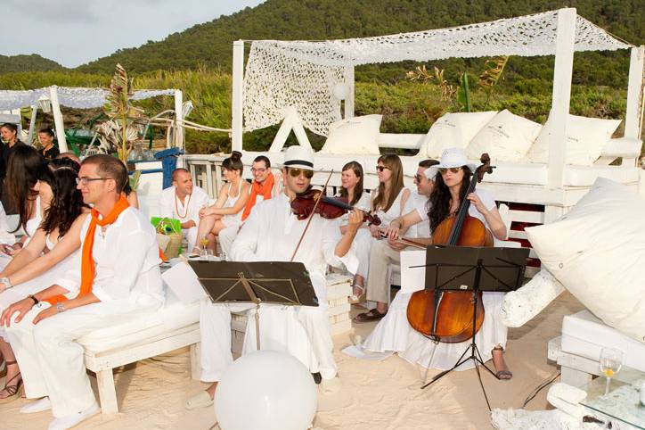 Boda en una playa en Ibiza