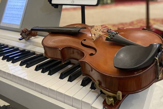 Partitura y violín